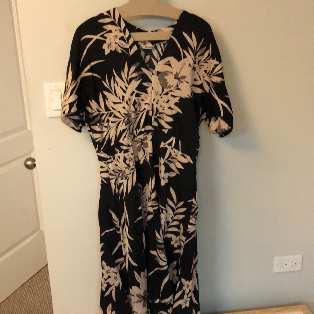 Tucker Market Dress 100% silk medium